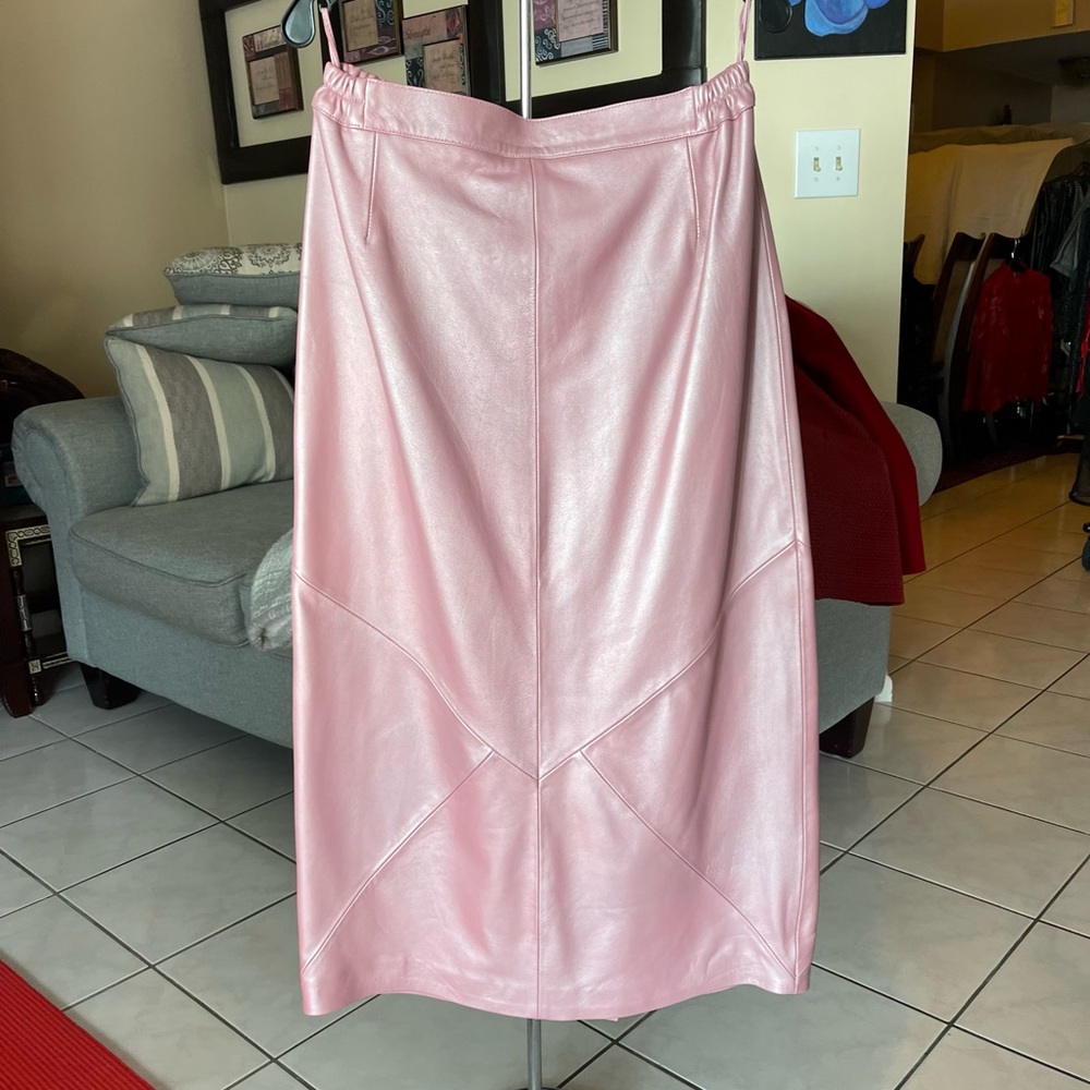 Pearlized pink lambskin 33” skirt. Size large, waiste32-34”, hip 42”. Elegant!